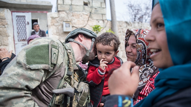 Afrinlilerden, Türk askerine sevgi gösterileri